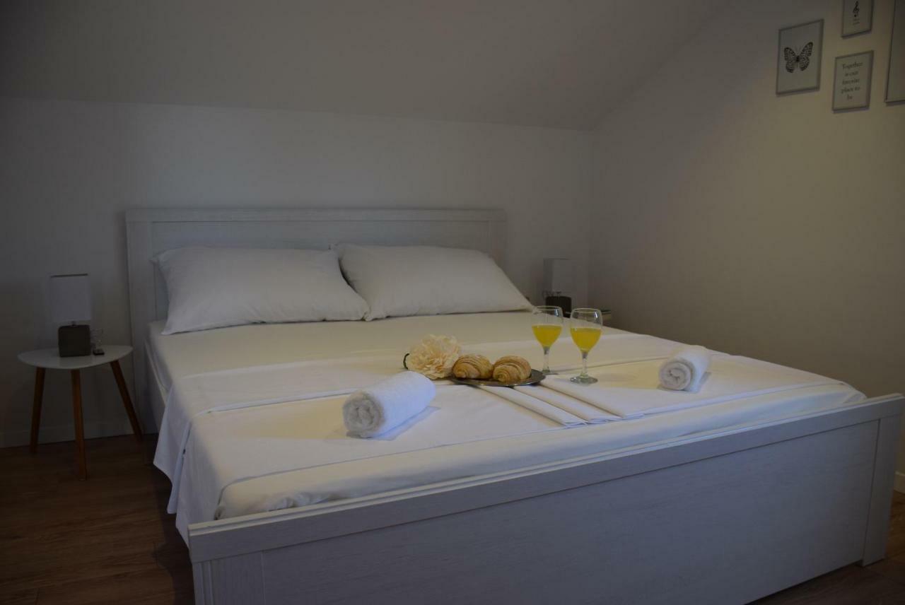 Apartments Zelic Vodice Extérieur photo